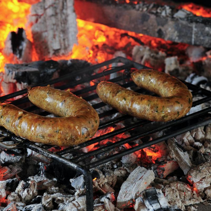 Alheiras assadas na brasa. Montalegre, Portugal.